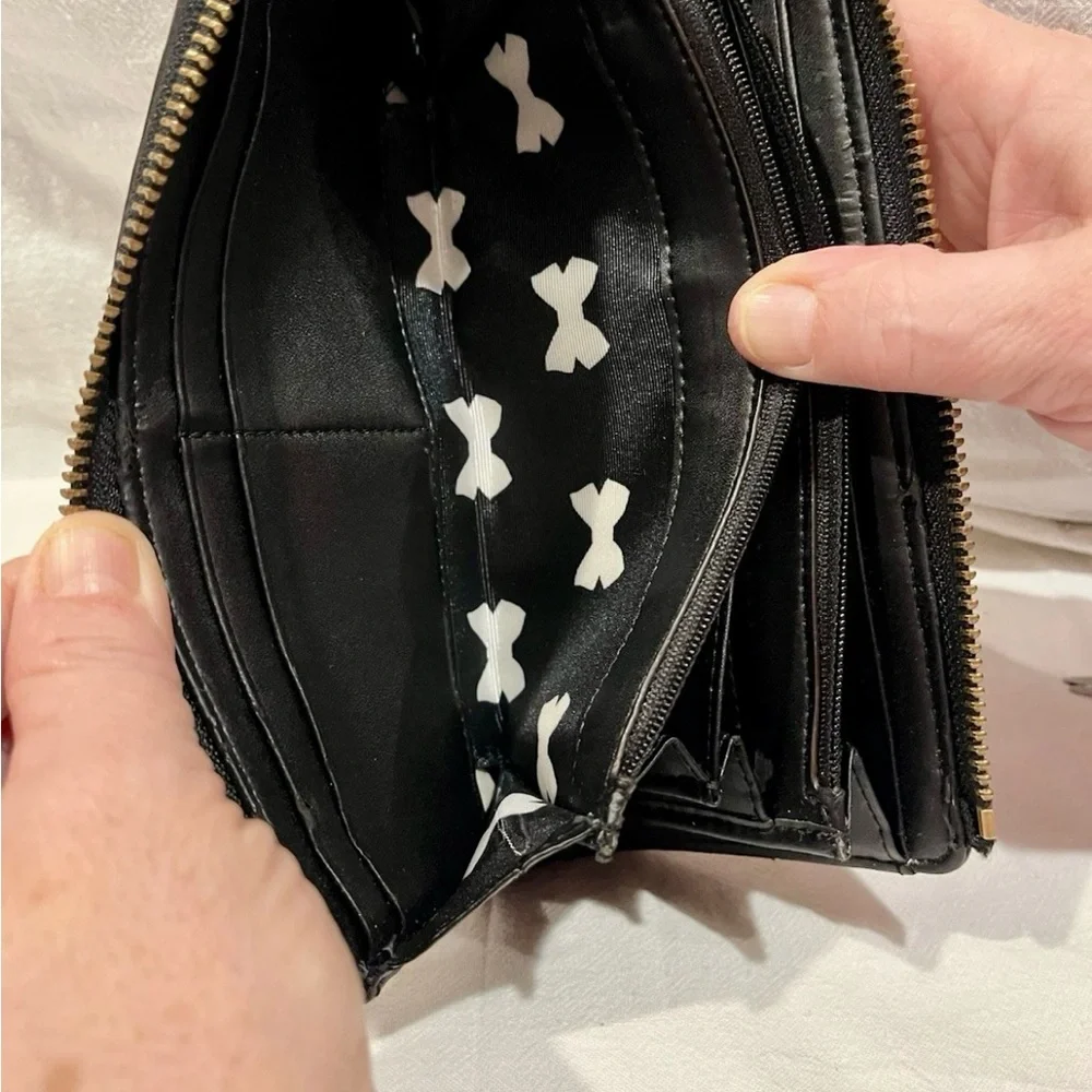 Cute Kate Spade EUC Wallet Zip Around Patent Leather Black and White Striped - Picture 7 of 8